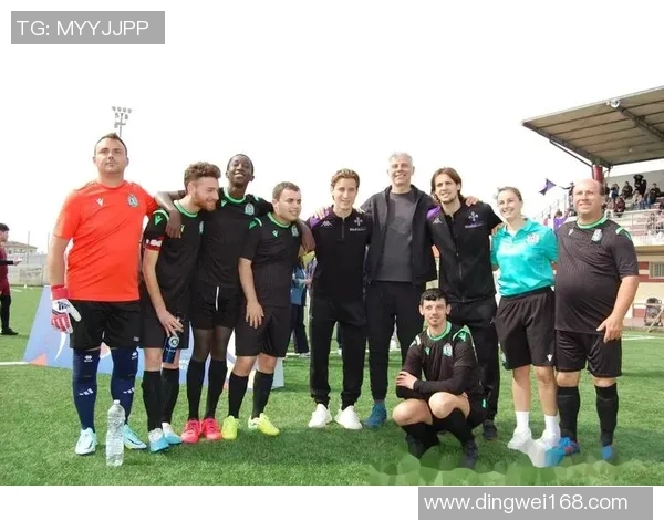 足球明星与其他明星同框的精彩瞬间分享与回顾